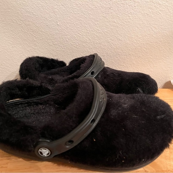 Pre- Loved Crocs Classic Fur Sure - Picture 3 of 7